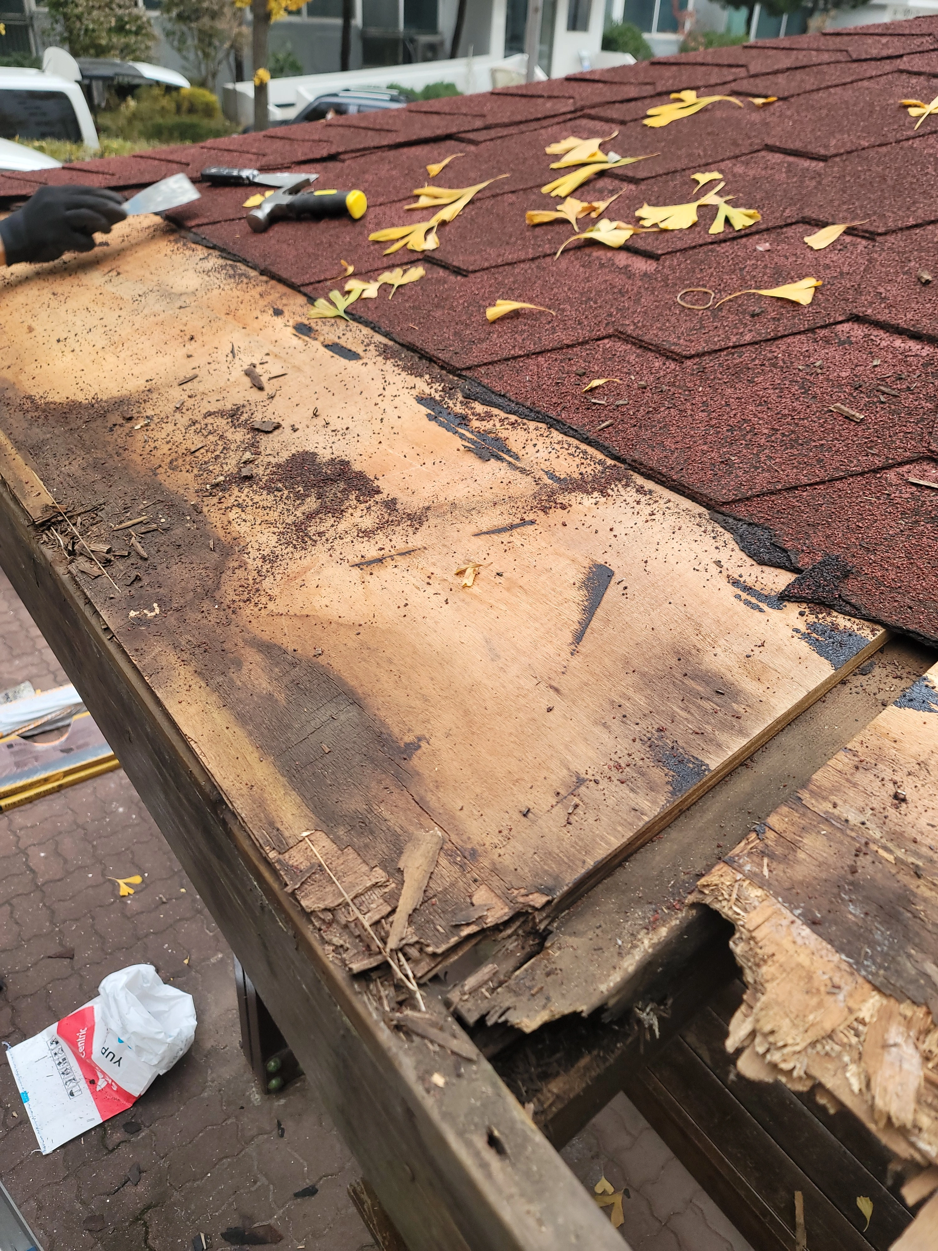 파고라 지붕 파손 전